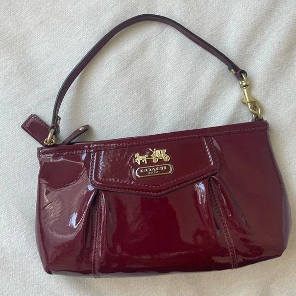 𝘙𝘈𝘙𝘌 𝘗𝘢𝘵𝘦𝘯𝘵 𝘉𝘶𝘳𝘨𝘶𝘯𝘥𝘺 𝘊𝘰𝘢𝘤𝘩🍒 - Picture 3 of 4